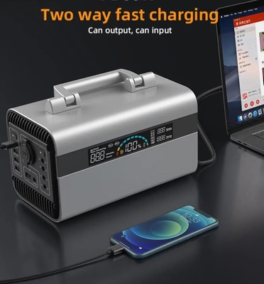 Đầu vào 110V / 220V Đầu ra 600wh Trạm phát điện di động với năng lượng mặt trời và ánh sáng 4w